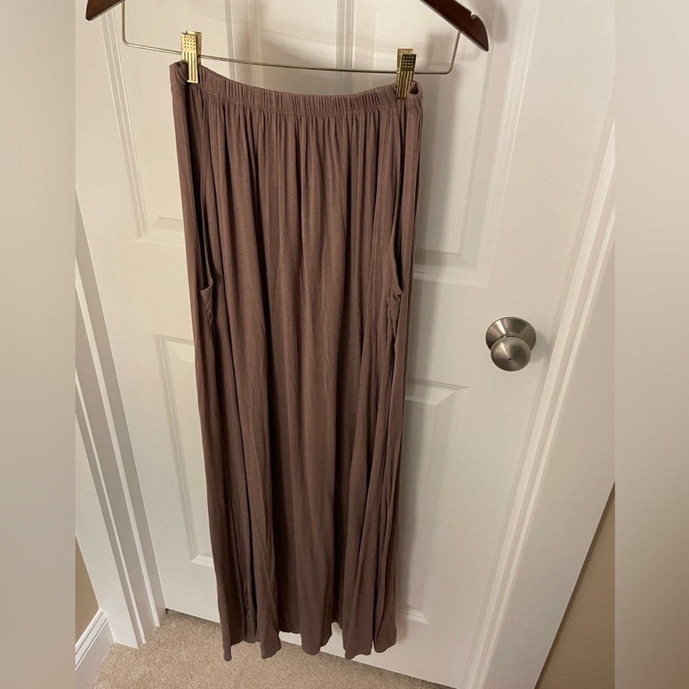 Light brown maxi skirt with pockets
